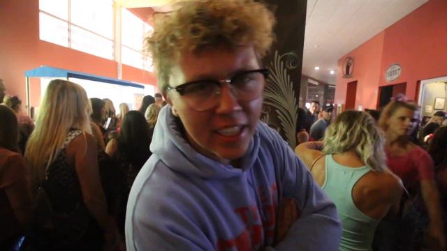 REVIEWING ALL CONCESSION STAND FOODS ON JOJO'S TOUR!!! | Food Dude Ep.67 смотреть онлайн