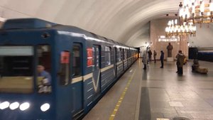 Метропоезд 81-540/541 «Номерной-Боинг» станция метро Чёрная речка