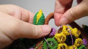 Пришиваю последнее колечко и это последний завершающий элемент в создании сумки