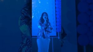 На сцене СКГА Асият Чукова представила ремейк песни «Позови меня с собой»