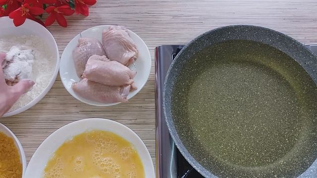 Хрустящие куриные бедрышки / Crispy chicken thighs смотреть онлайн