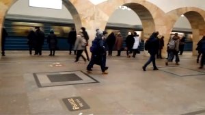 Метропоезд 81-710 "Еж3/Ем-508Т!!! Станция Кузнецкий Мост.