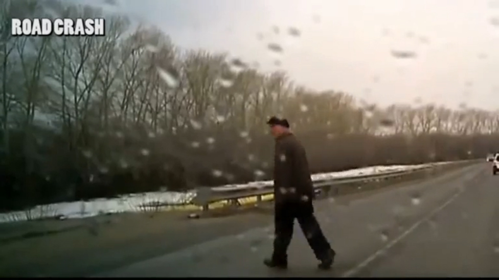 АВАРИИ И ДТП 2014 - ДЕД КИБОРГ! смотреть онлайн