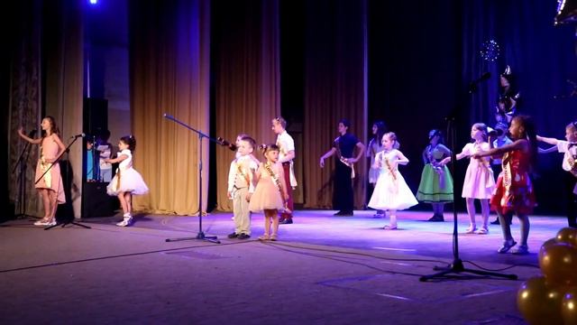 Младшие братья и сестры выпускников смотреть онлайн