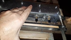 Электрический дырокол для ульевых рамок.