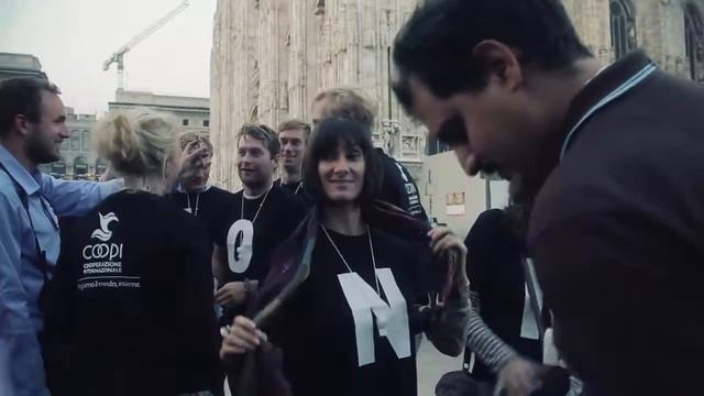 MILANO - flash mob - IO NON ME NE FREGO 2012 смотреть онлайн
