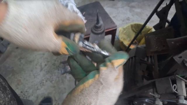 разбиваю рукоять ? вклееную на эпоксидку в ясень. смотреть онлайн