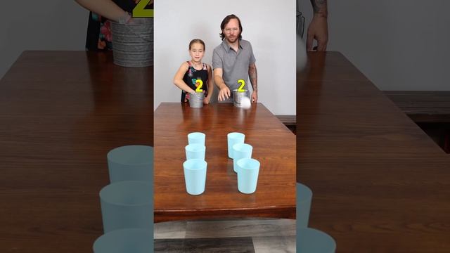Ball Bounce Battle! Dad vs Daughter! #familyfun #challenge #pong смотреть онлайн