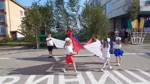 Танец с полотнами "Я живу в России"