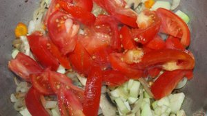 Овощной плов с грибами, кабачком и помидорами