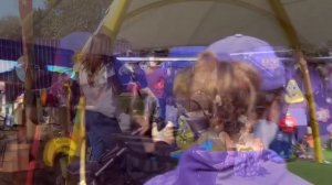 Груша с соской Стреляем помидорами Карусель с машинками и Ресторан с едой приезж