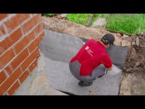 Как мембрана PLANTER Geo отводит воду от фундамента или почему отмостка НЕ превращается в корыто