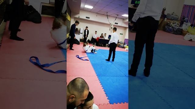 Мой первый опыт в соревнованиях по борьбе  в джиу-джитсу (второй бой) смотреть онлайн