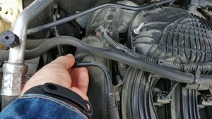 Lada XRAY 2017 1.8 перетирает шланг топливопровода