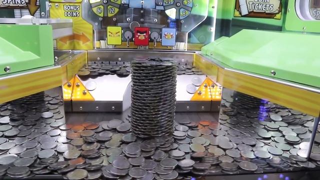 I Got Locked Inside The Biggest Claw Machine Ever! смотреть онлайн