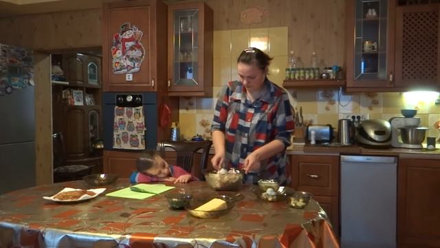 Салат гнездо Глухаря.Видео рецепт Салат С Копченой Курицей.Как приготовить Вкусные Салаты.