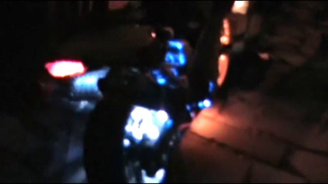 1998 Suzuki TL 1000R at night смотреть онлайн