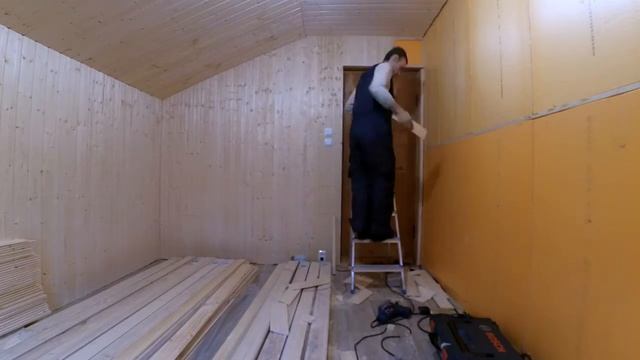 Отделка комнаты своими руками  Как я один обшивал комнату вагонкой