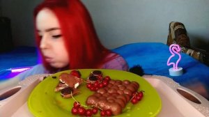 ШОКОЛАД МИЛКА С ЯГОДАМИ МУКБАНГ/chocolate milka