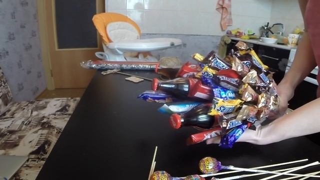 Подробная инструкция создания сладкого букета из шоколадок для начинающих смотреть онлайн