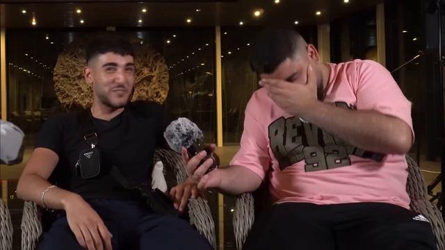 BOBBY VANDAMME & MOWGLI über LIEFERWAGEN ÜBERFALL! 😂 | Icon 4 Interview смотреть онлайн