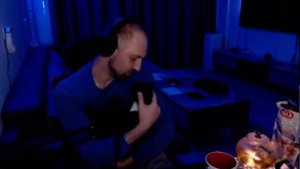 Вот она настоящая любовь, zubarefff целует Гаражика (кота)