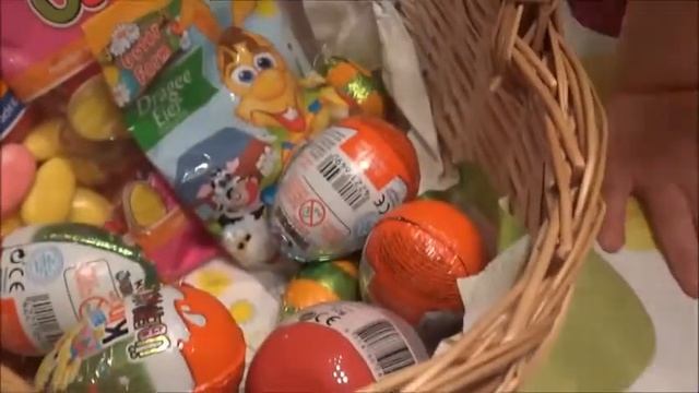 Огромная корзина со сладостями от пасхального зайчика