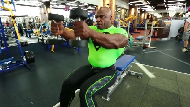 Как качает Дельты  Toney Freeman  Тренировка дельтовидных мышц