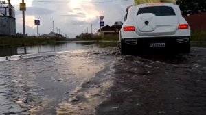 Тест драйв детского электромобиля лимузина мерседес по большой луже