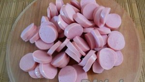 Фасоль с сосисками в томатном соусе