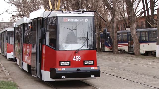 Новий трамвай виходить на міські маршрути смотреть онлайн