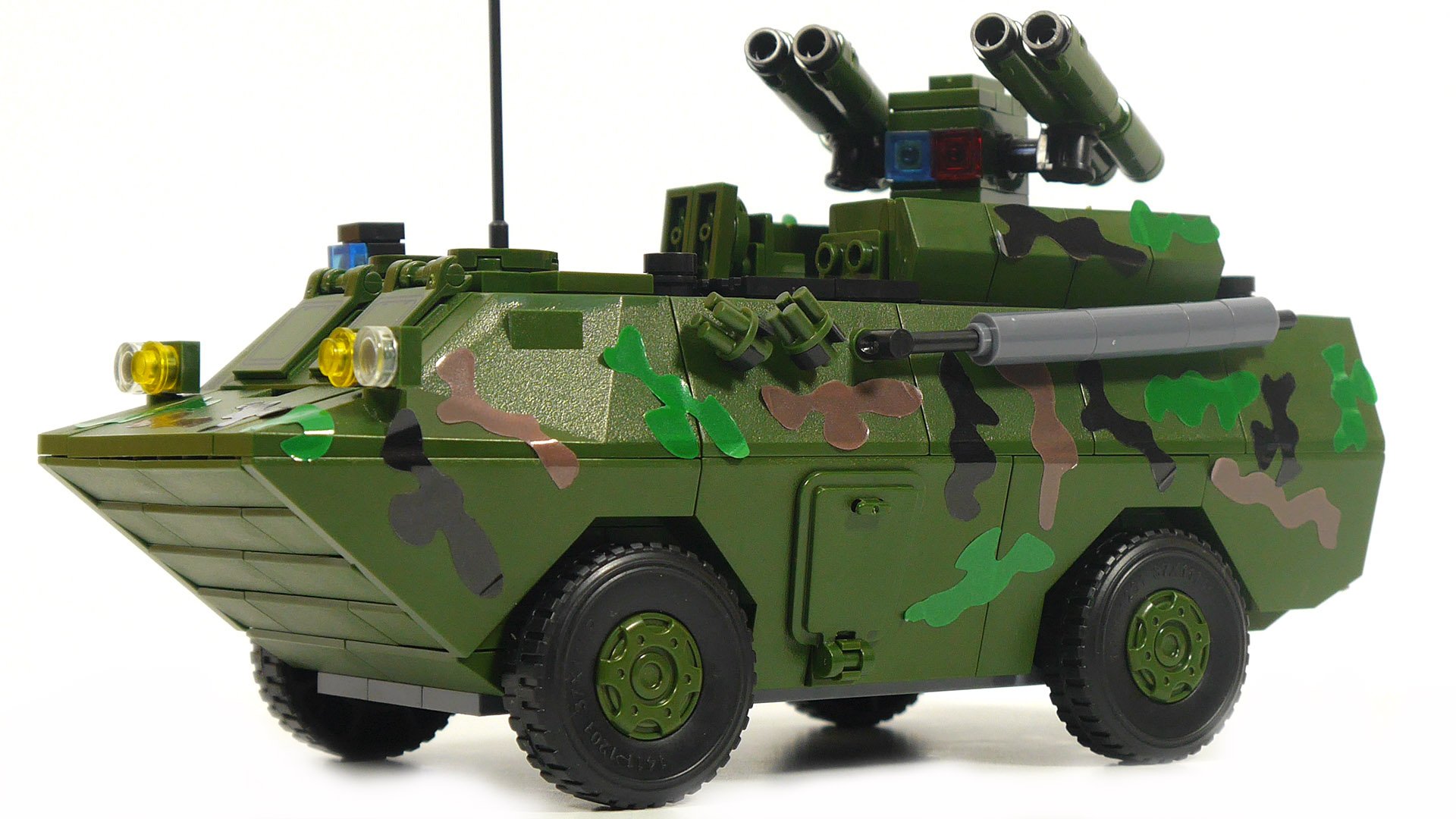Собираем LEGO бронетранспортёр - Winner Tank Battle 1306