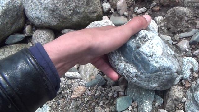 Нашёл старые золотые монеты на речке смотреть онлайн