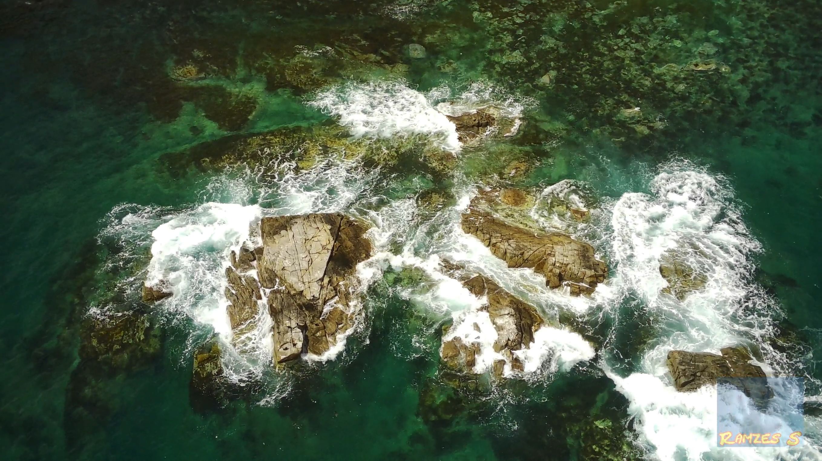 Дзот и бирюзовое море.