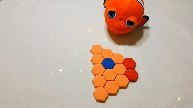 Лепка для детей - Лепим из кинетического песка рыбку - Видео для маленьких на канале БубуБульки смотреть онлайн