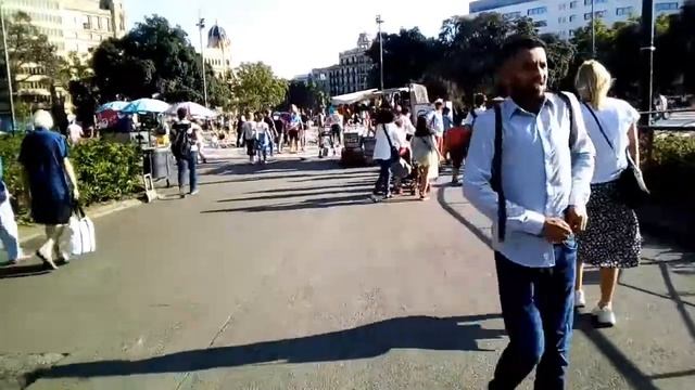 Plaza Catalunya, Barcelona - Trip with Ludinel смотреть онлайн