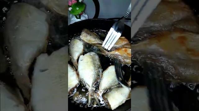 ? Быстрый способ жарить мелкую рыбу! Мелкая жареная речная рыба на сковороде!?