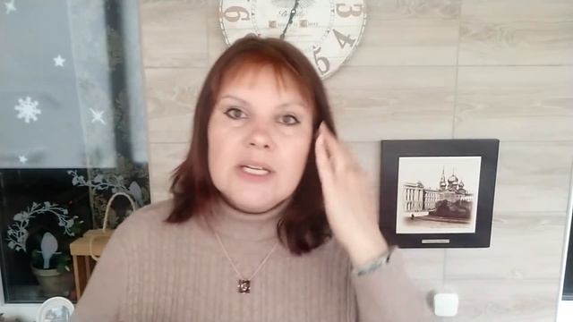 #упражнения_от_брыль #подтянуть_овал_лица Простые упражнения с бутылкой для лица.