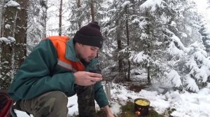 Готовлю картошку фри в лесу на печке щепотнице