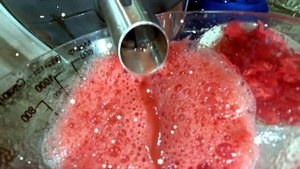 СКОЛЬКО СОКА в АРБУЗЕ? МАСТЕР СОКОВЫЖИМАСТЕР делает СОК из АРБУЗА!