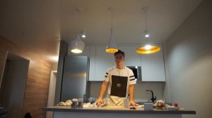 Остров на кухне. Маленькая кухня-студия. Кухонный гарнитур с островом. Барная стойка на кухне
