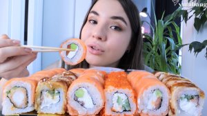 МУКБАНГ роллы ответы на вопросы о личной жизни и РПП сет суши с лососем Mukbang rolls with salmon