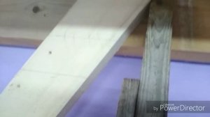 Простая  лестница из стропил в гараж