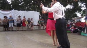 Anabella Chinellato & Adrian Romero. Plaza Dorrego, Buenos Aires. Tango Mariposita.