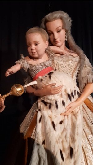 На выставке восковых фигур на ВДНХ...