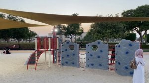 Бесплатный Парк Аль-Барша Понд Дубай с озером в виде бесконечности и красивой природой