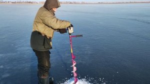 Шуруповерт Heimerdinger уходит в защиту. Не бурит лед 10см