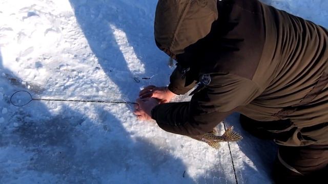 Щука - первый зимний трофей Ромыча. смотреть онлайн