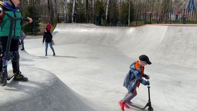 Самокатчик Киря на рампе в Мытищах ? смотреть онлайн