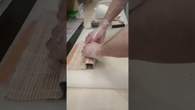 суши вок ролл Филадельфия квадратный. смотреть онлайн